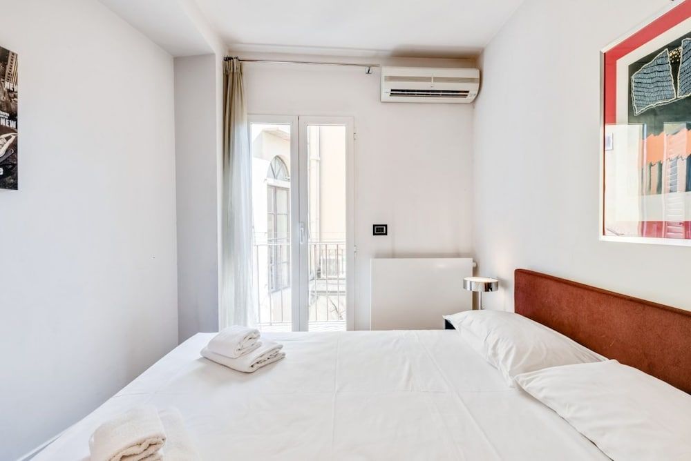 GuestHost - Piazza Santa Croce Design Apartment with Balcony 2