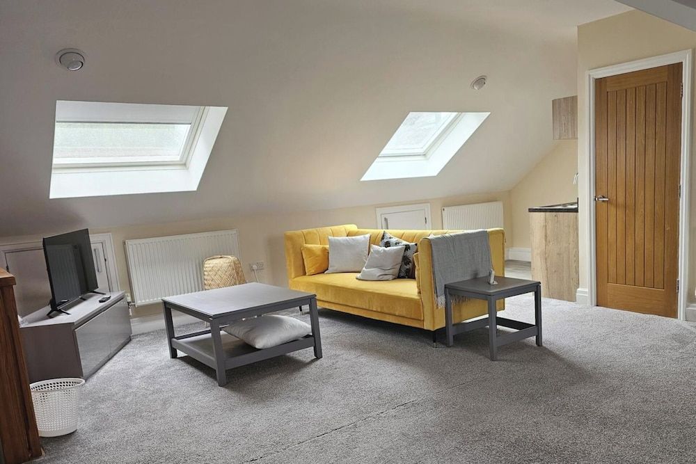 1 Bed Loft - Sleeps 2 - Parking - Wifi 2