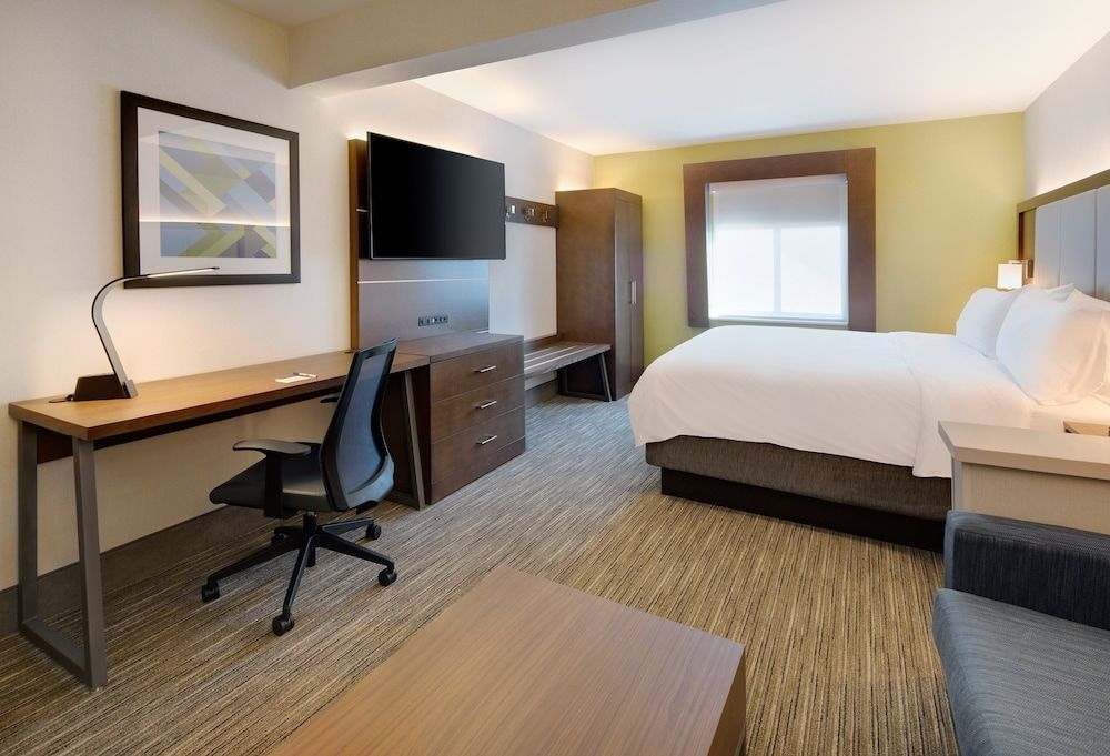 Holiday Inn Express & Suites BRADLEY AIRPORT by IHG 2