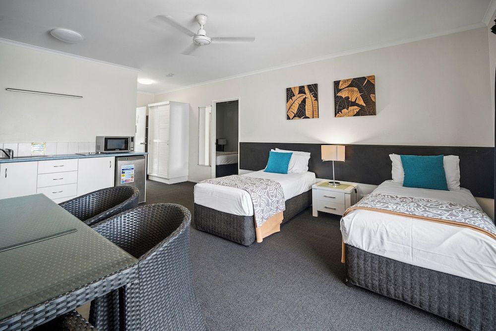 Colonial Palms Motor Inn 2