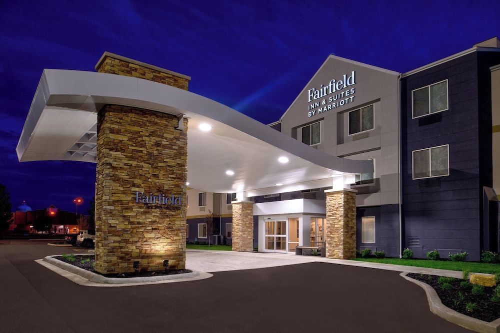Fairfield Inn and Suites Beloit 1
