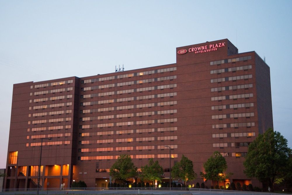 Crowne Plaza Suites MSP AIRPORT - MALL OF AMERICA by IHG 1