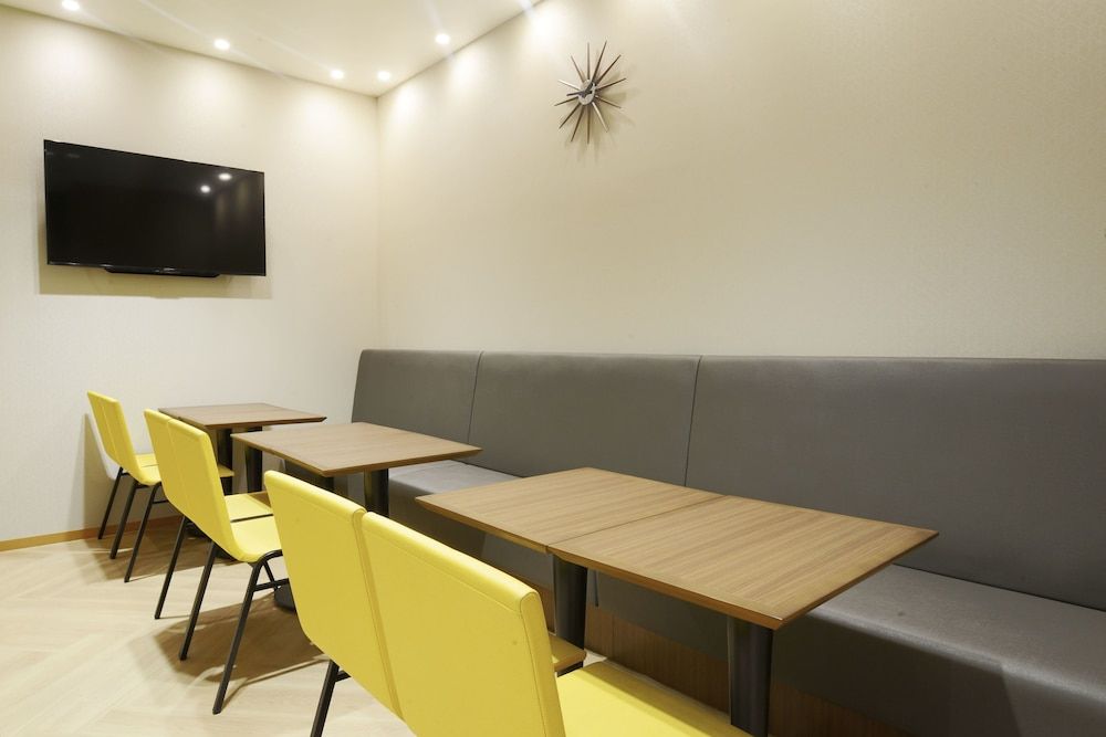 Red Roof Inn & Suites Osaka Namba Nipponbashi 2