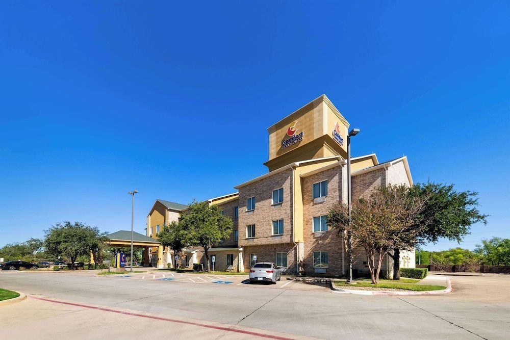 Comfort Inn & Suites Near Lake Lewisville 1