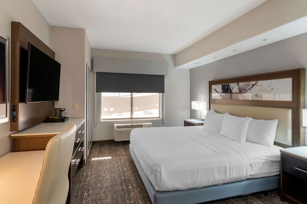 Best Western Premier Liberty Inn & Suites 1
