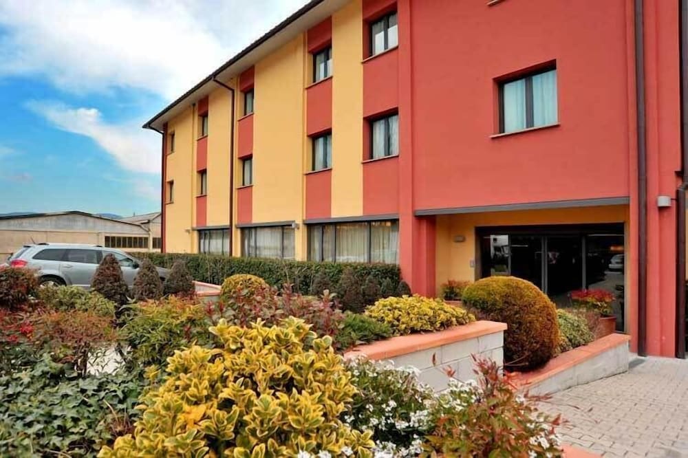 Inn Hotel 1