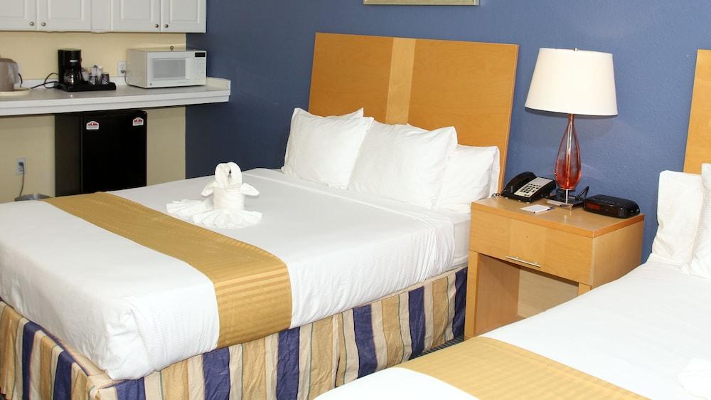 Chart House Suites and Marina 2