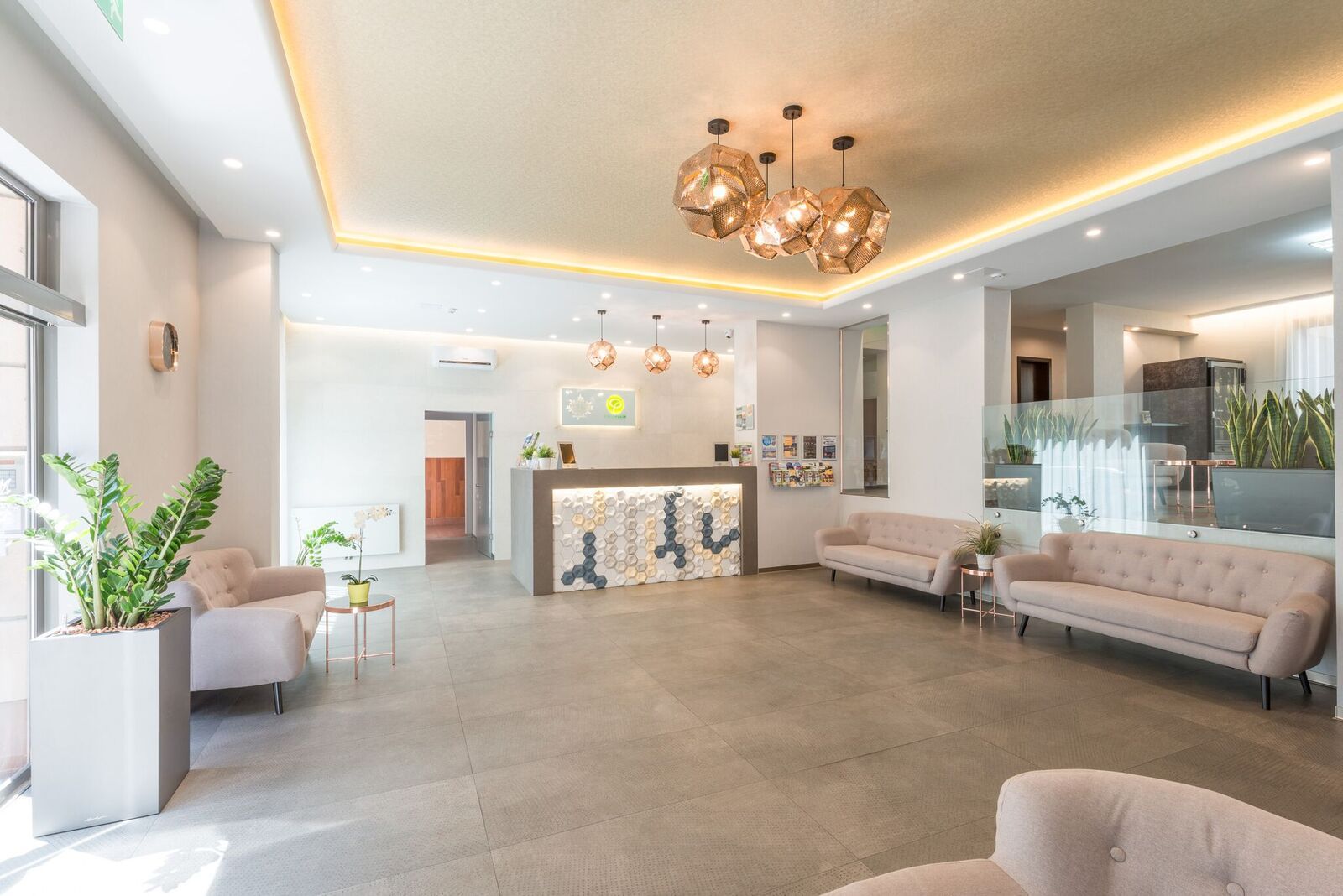 Corvin Plaza Apartments & Suites 1
