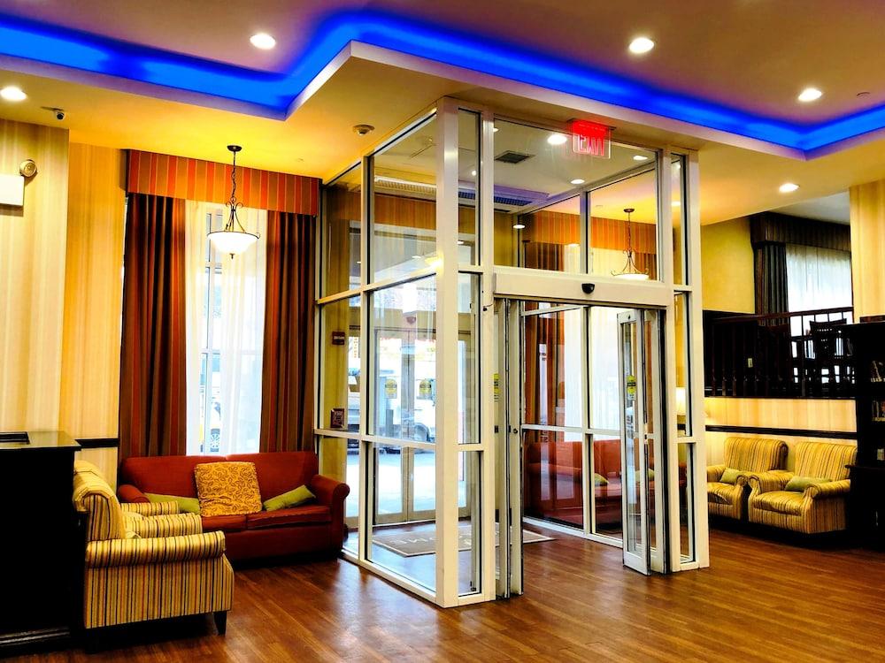Queens County Inn and Suites Long Island City 2
