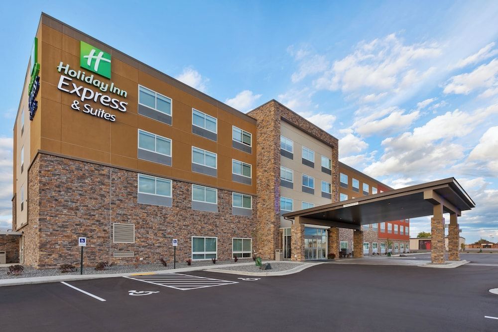 Holiday Inn Express & Suites EAU CLAIRE WEST I-94 by IHG 1