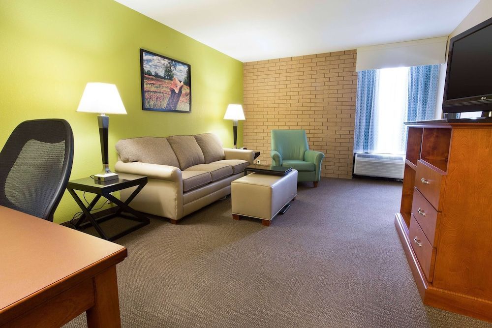 Heritage Inn Suites Houston Sugar Land, Trademark by Wyndham 1