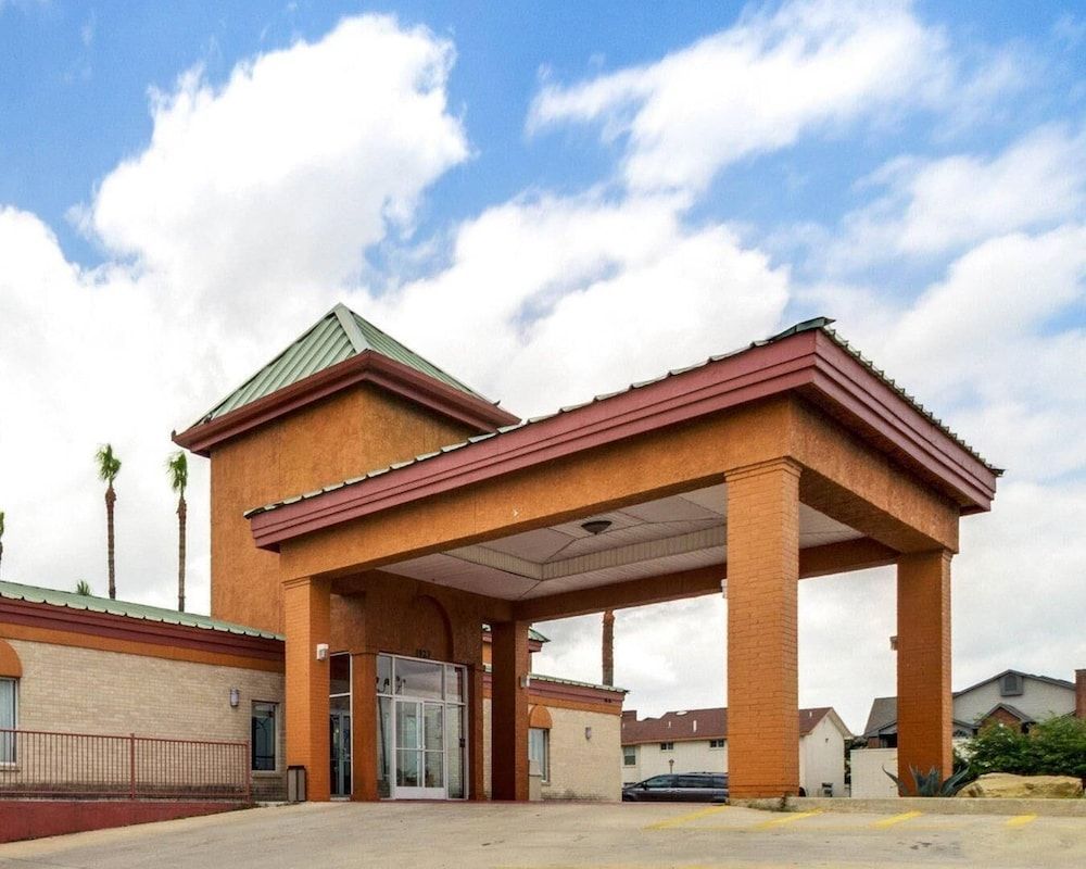 Econo Lodge Inn & Suites Eagle Pass 1