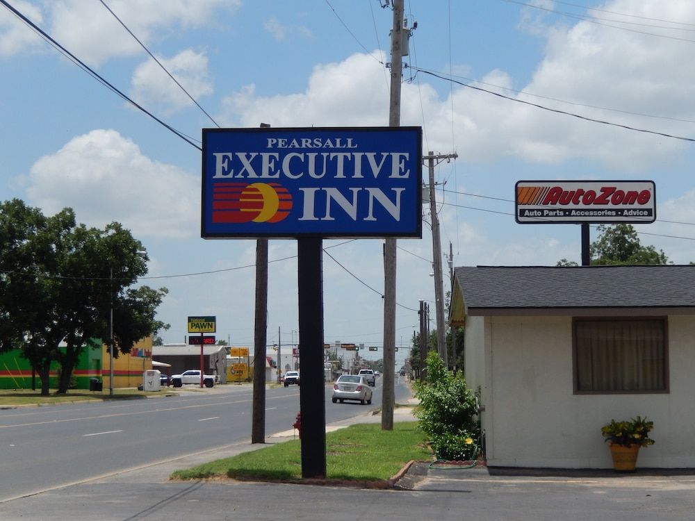 Pearsall Executive Inn 1