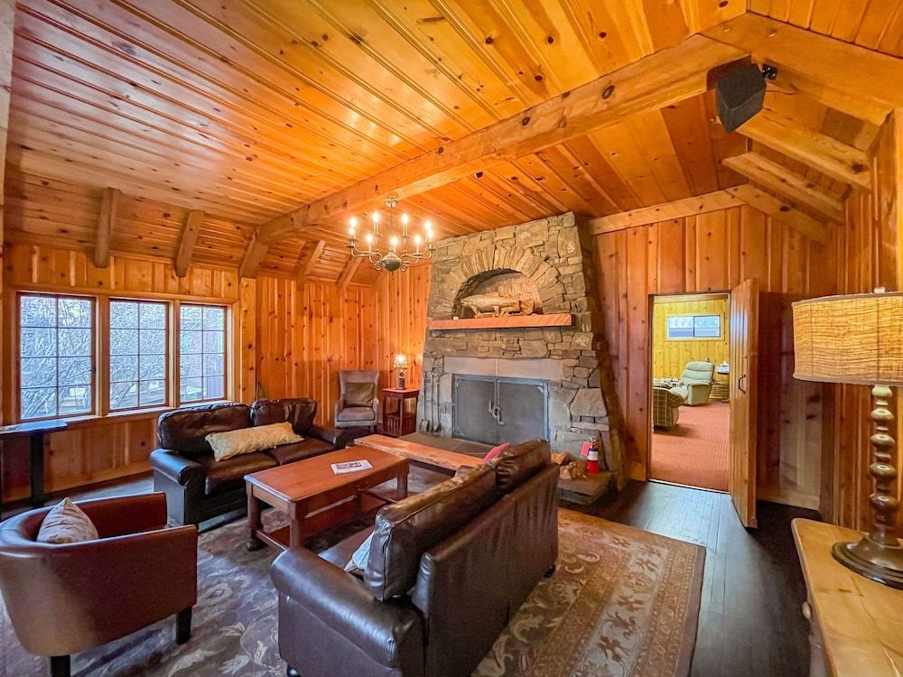 Lake Creek Lodge 2