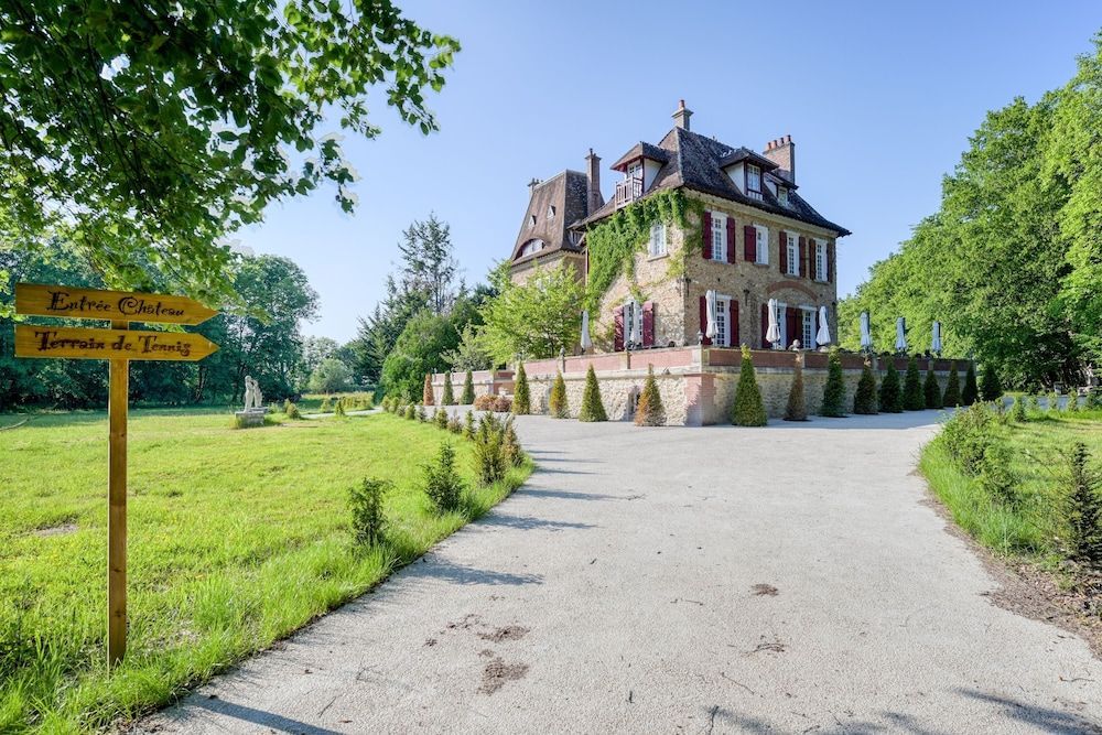 Le Petit Château de Barbizon au Bois du Mée 1