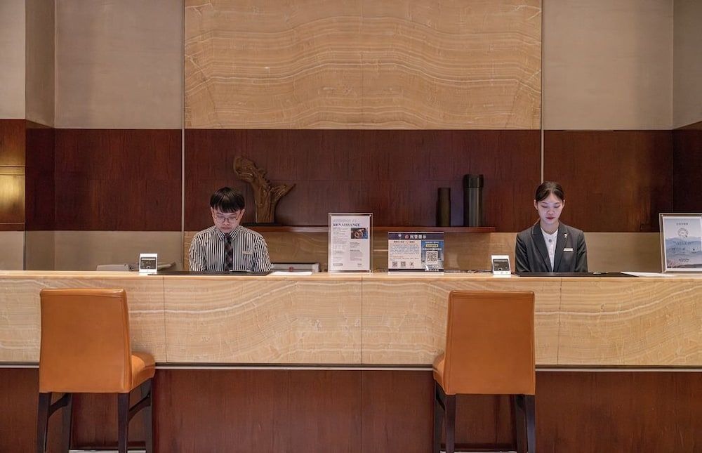 Renaissance Wuhan Hotel 2