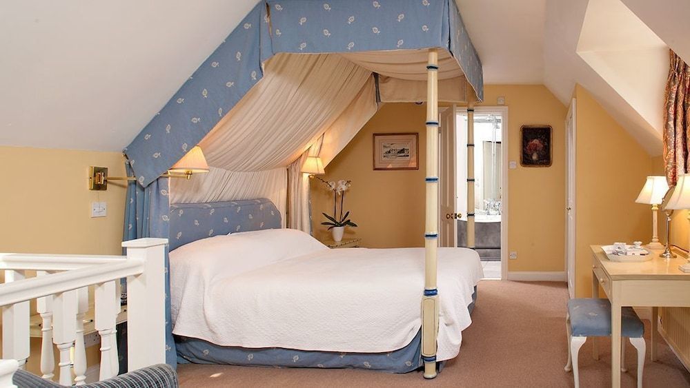 Saratoga Cottage 2