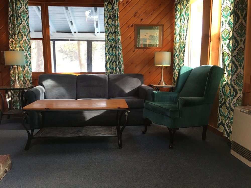 Sebago Lake Lodge and Cottages 1