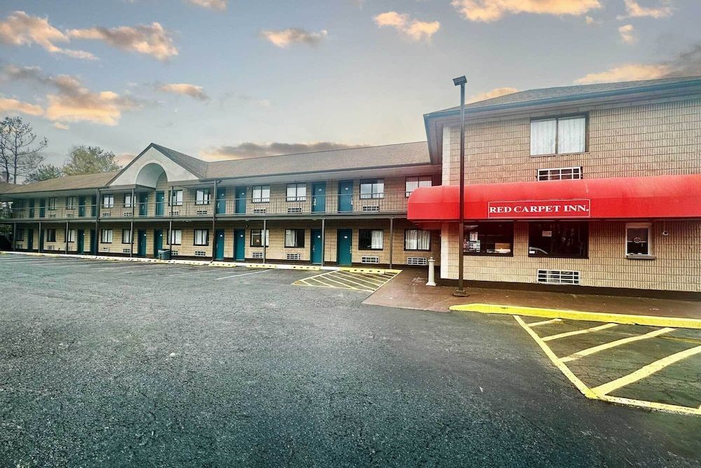 Red Carpet Inn Norwalk 1