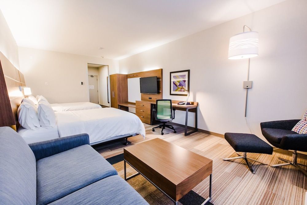 Holiday Inn Express & Suites WEST EDMONTON-MALL AREA by IHG 2