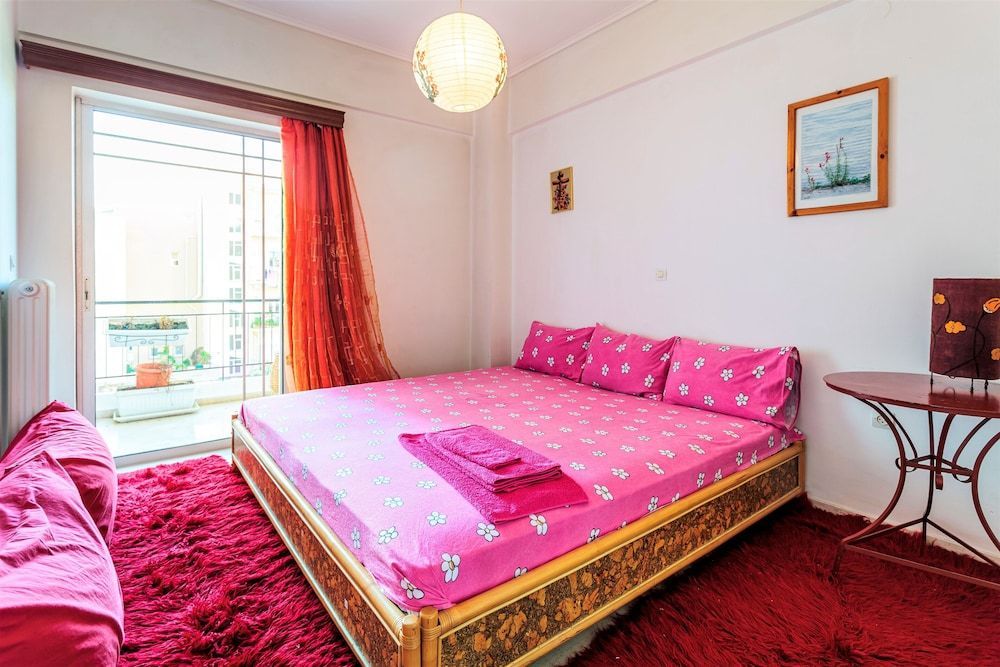 Bright comfy flat near the beach & the city center 2