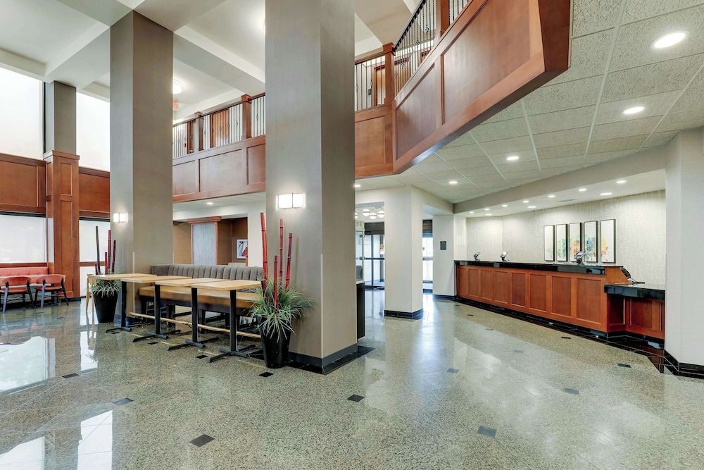 Drury Inn & Suites Birmingham Lakeshore Drive 2