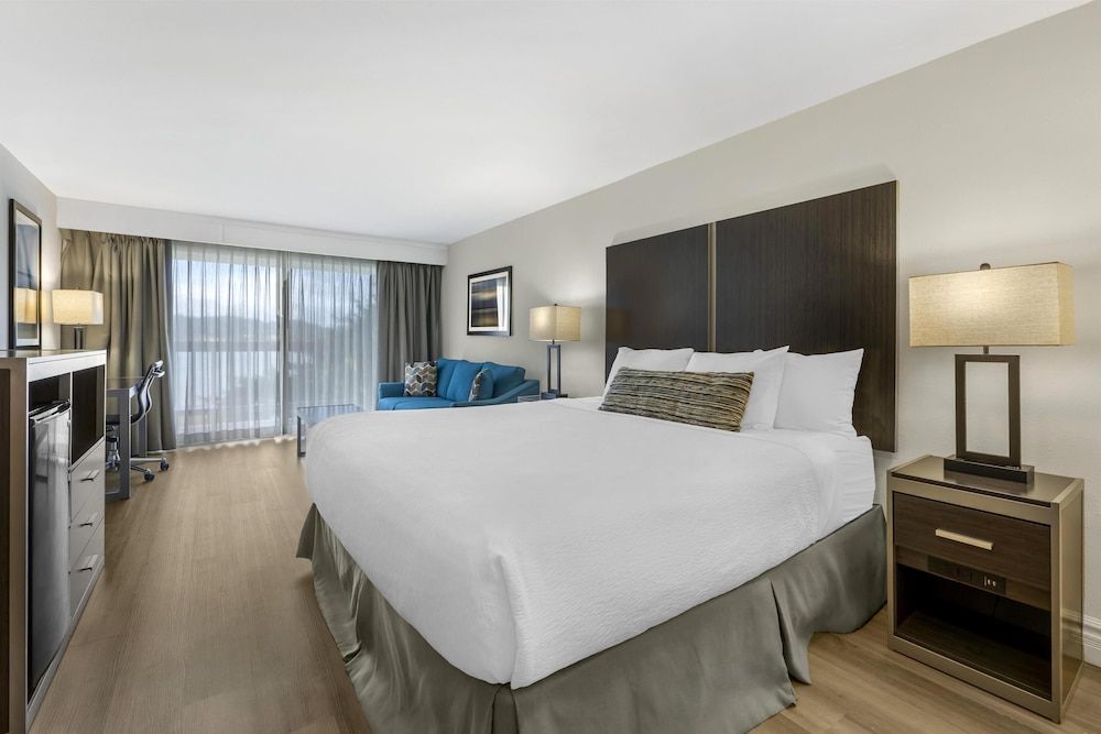 Best Western Pier Point Inn 1