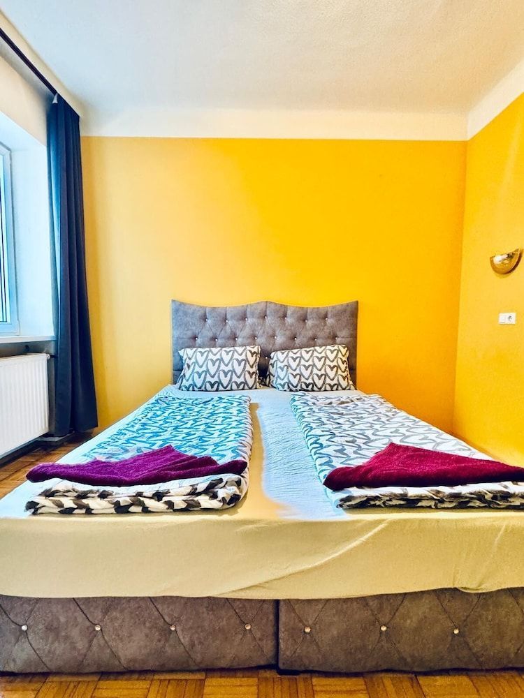 Affordable Central Rooms Near U3 1