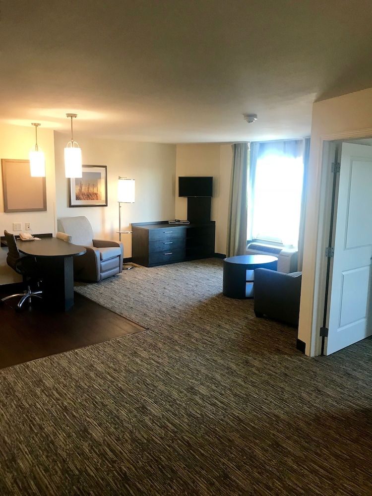 Candlewood Suites LINCOLN by IHG 2