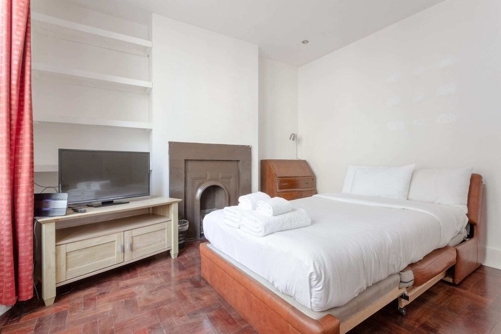 Modern 2 Bedroom flat in Central London 1