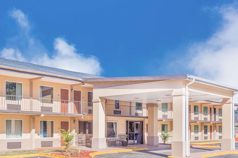 Days Inn by Wyndham Lavonia 1