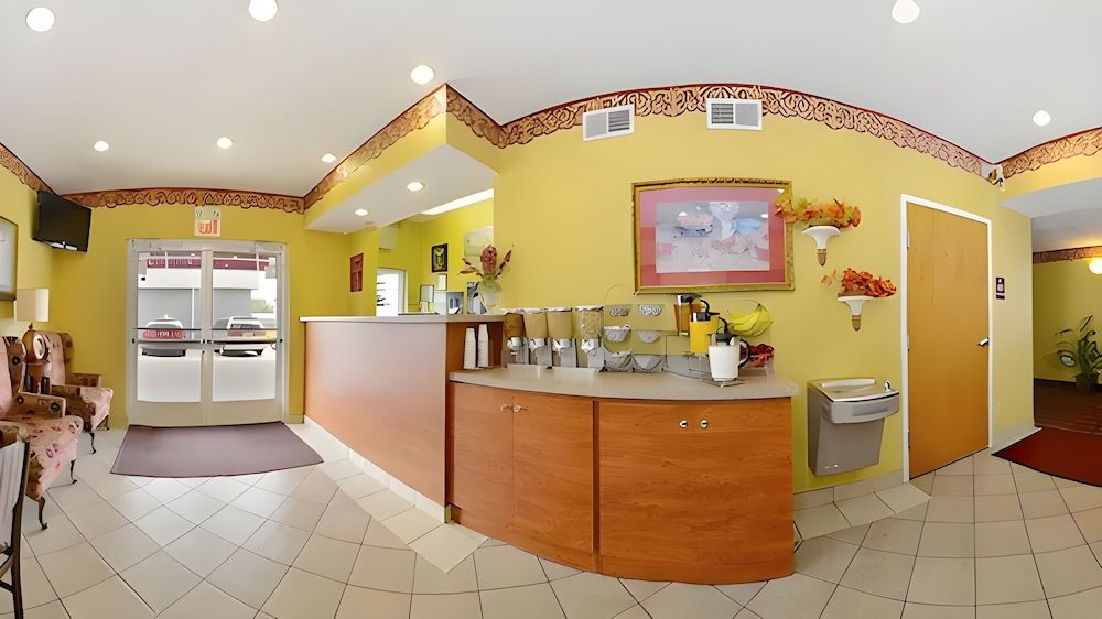 Econo Lodge Louisville Airport 2