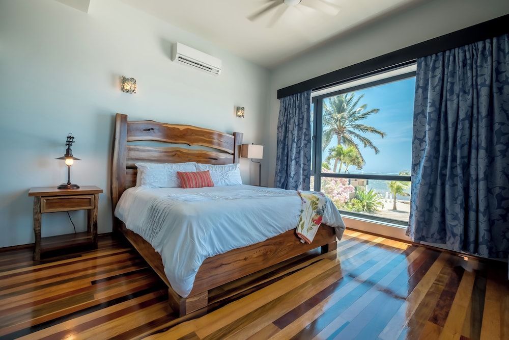 Diamante Beachfront Suites 2