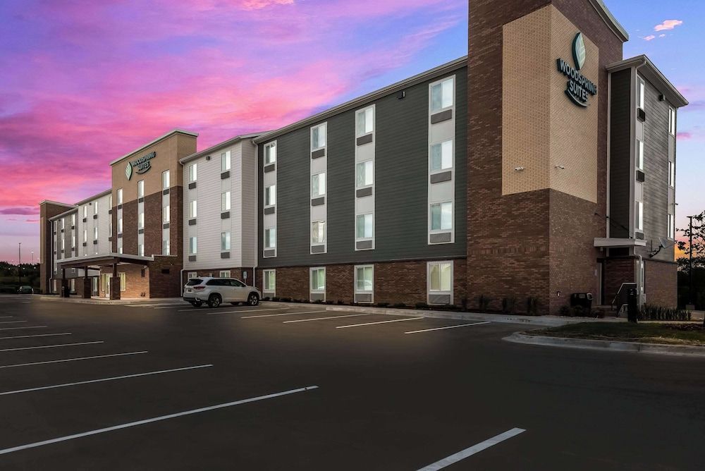 WoodSpring Suites Milwaukee - Menomonee Falls 1