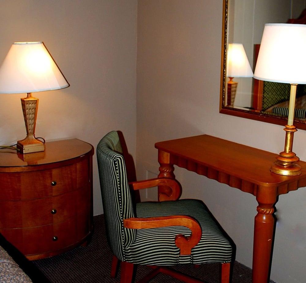 AVIATION INN 1