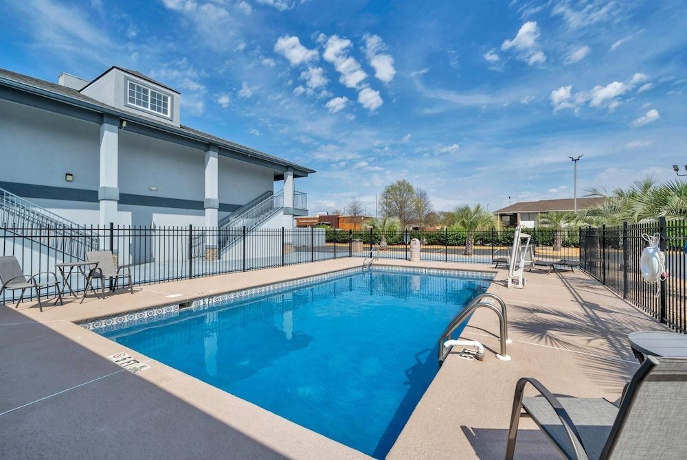 Baymont by Wyndham Warner Robins 1