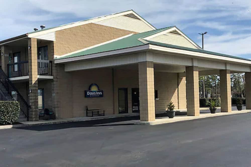 Days Inn by Wyndham Cape Carteret 1