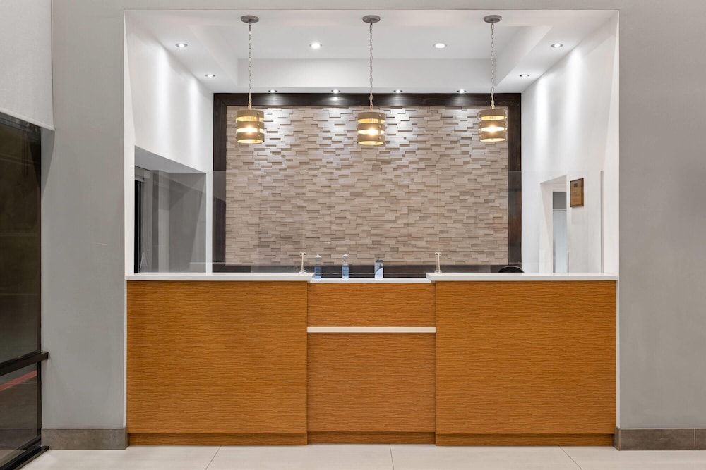 Travelodge Inn & Suites by Wyndham Anaheim on Disneyland Dr 2