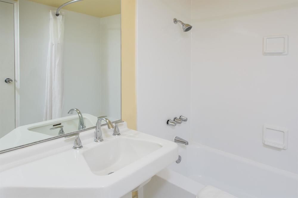 Days Inn by Wyndham Palm Springs 2