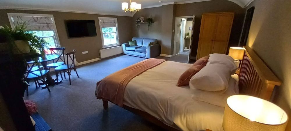 The Buck Hotel 2