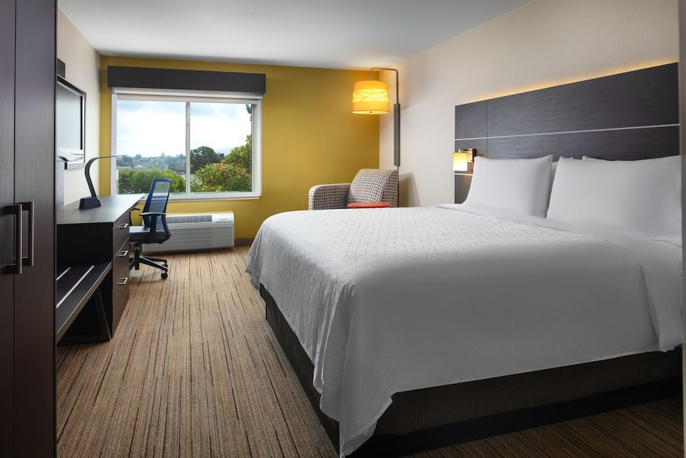 Holiday Inn Express & Suites BELMONT by IHG 2