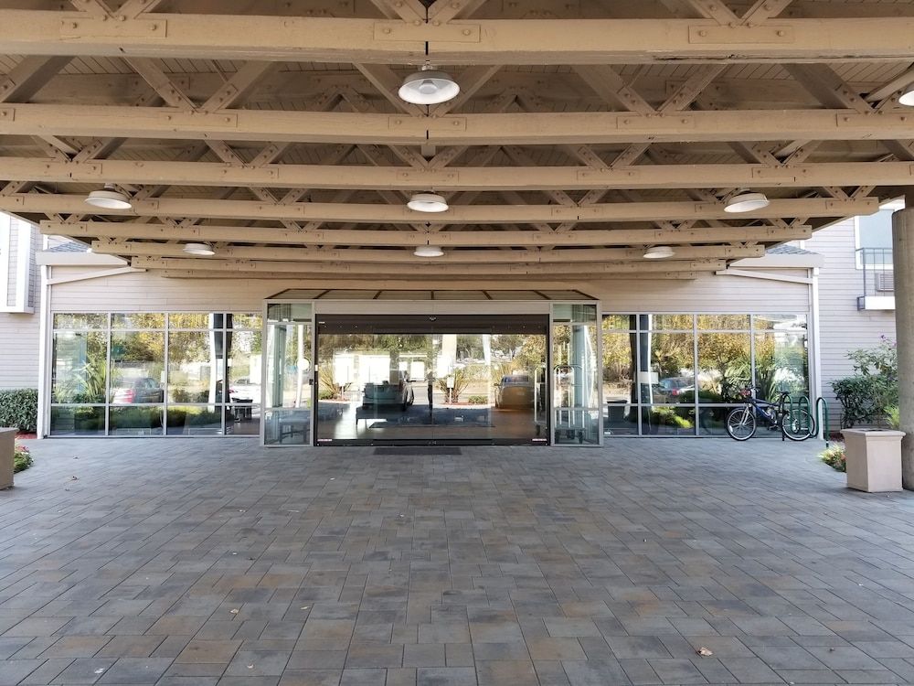Executive Inn & Suites Oakland 2