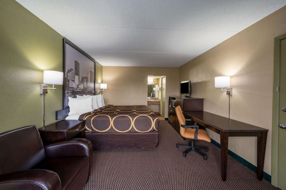 Super 8 by Wyndham Perrysburg-Toledo 1