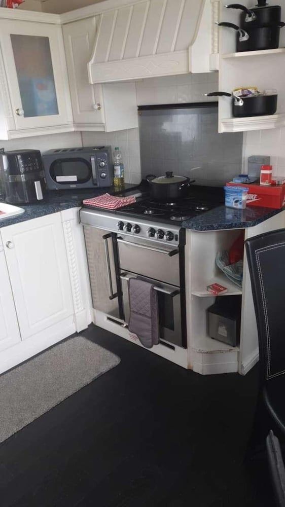Modern Static Caravan in Golden Palms Holiday Park 2