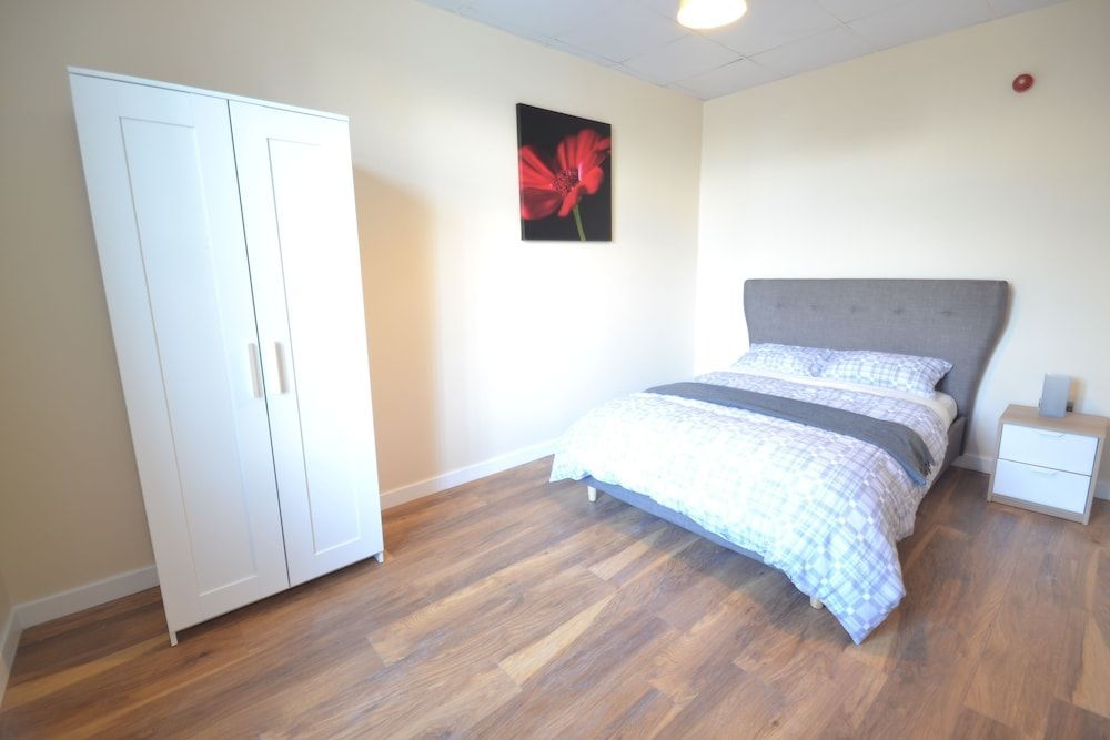 Premier Lodge Central 1