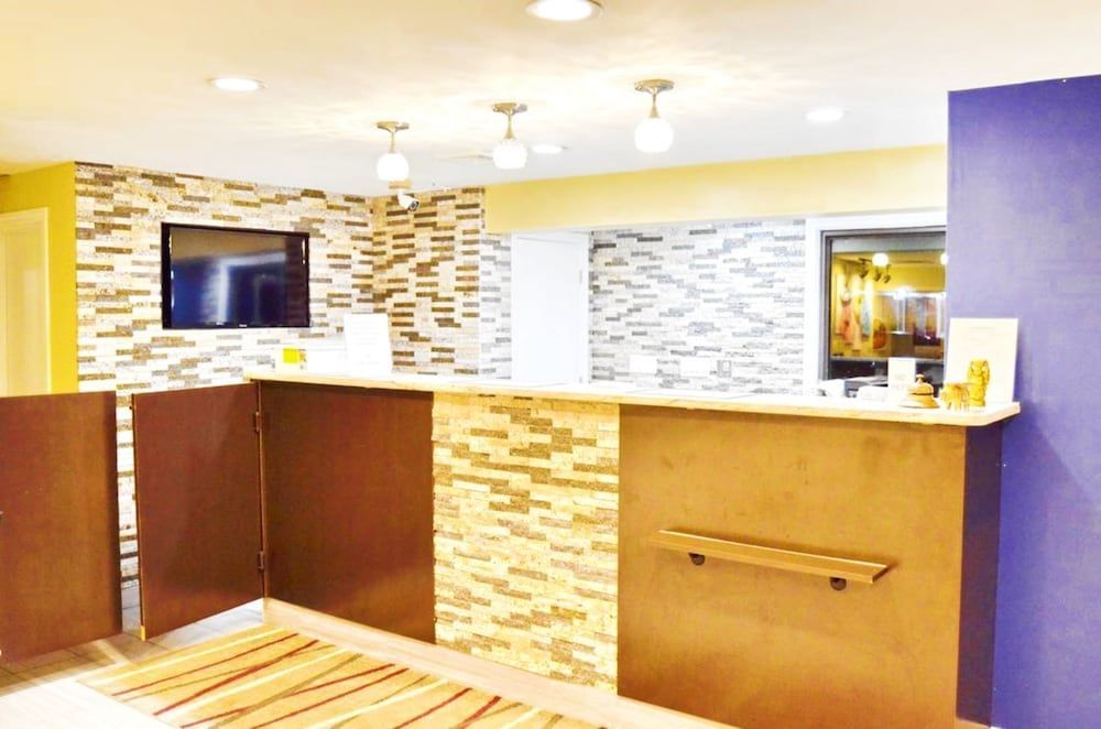 Flagship Inn And Suites 2