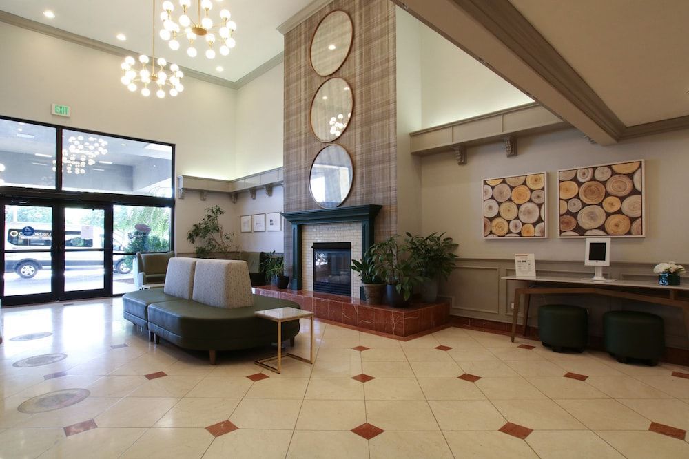 Oxford Suites Spokane Valley 1