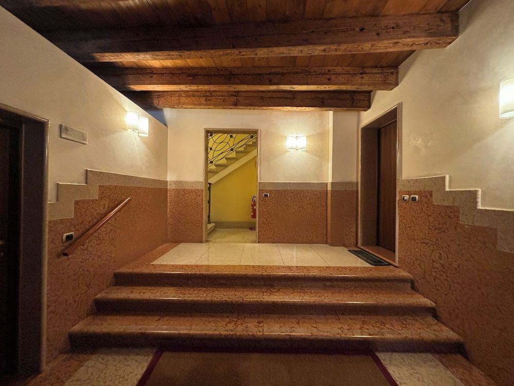 Piazza Erbe Lodge 2