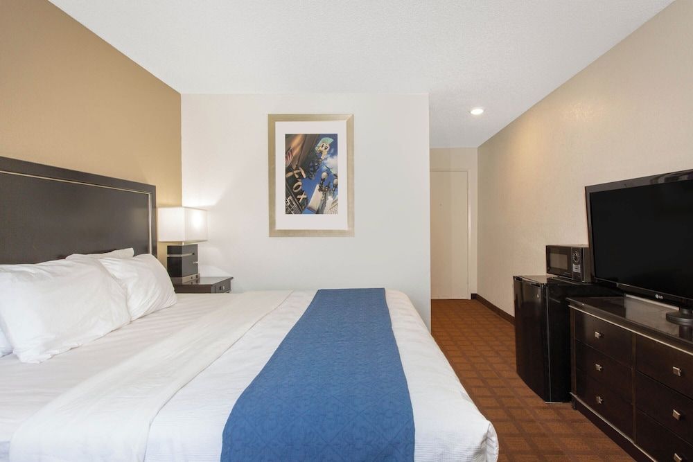 Umpqua Valley Hotel 1