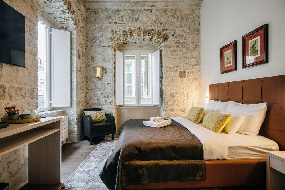CENTRAL W ROOMS by DuHomes 1
